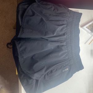 lululemon shorts size 2. color black